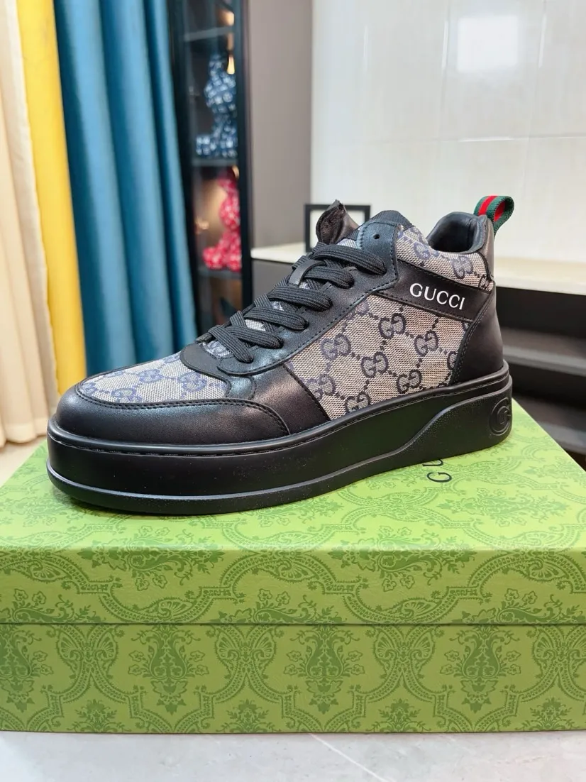 Factory price 438🌹🌹GUCCI [Gucci] New high-top men's shoes, a high-end brand, the latest fashionable casual men's shoes, trendy and versatile, relaxed and sporty style, uppers imported from Italy, first-layer cowhide, genuine leather lining, and ultra-fine workmanship. Original personalized fashionable rubber wear-resistant outsole, light and comfortable on the foot, size 38-44